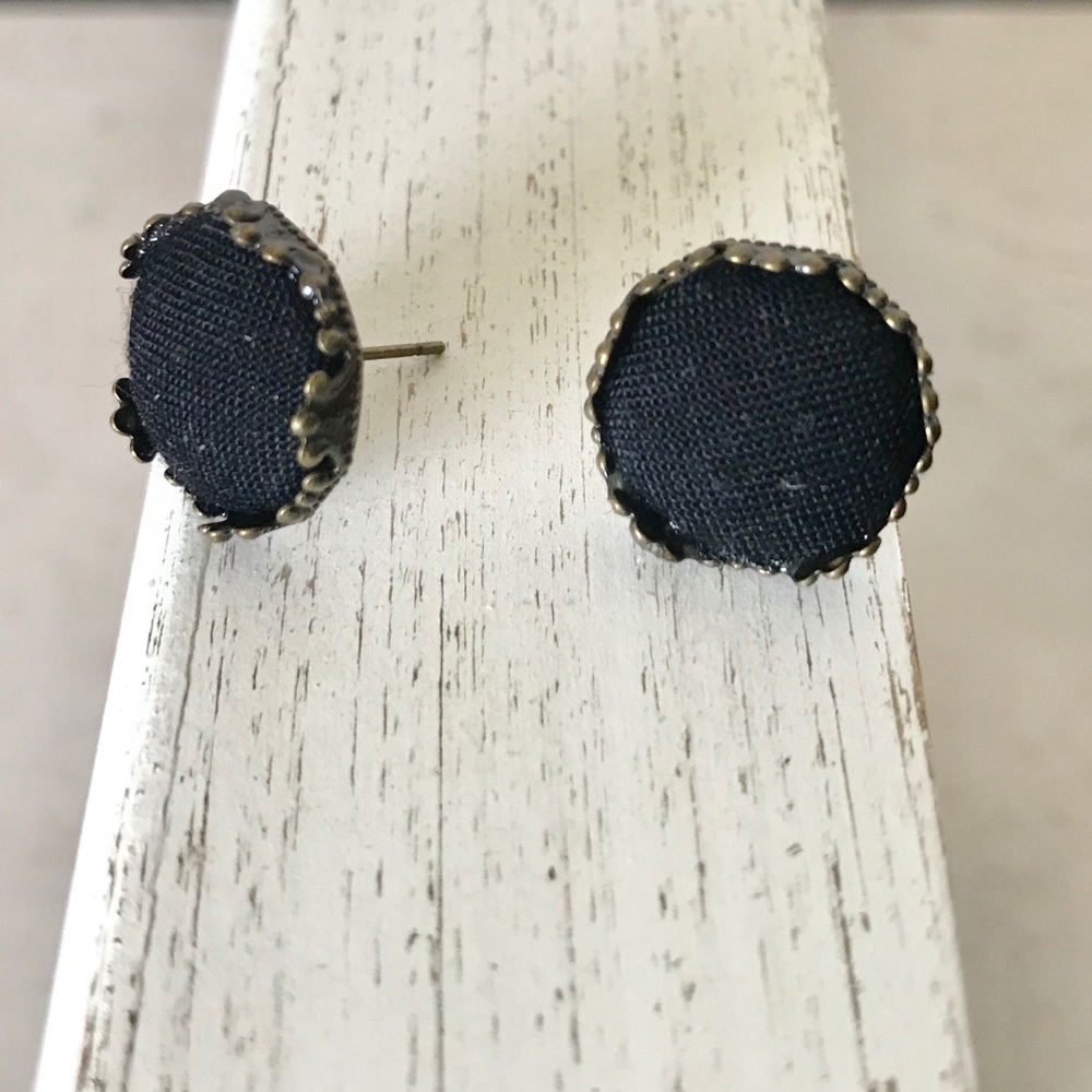 Black vintage look earrings 3/15